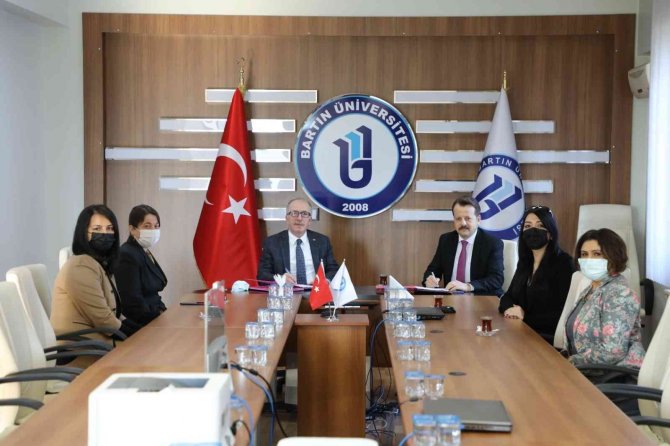 Çocuk Üniversitesi İçin İmzalar Atıldı