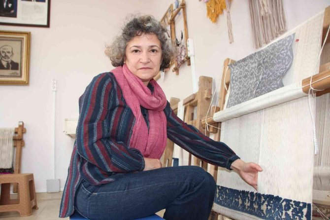 Fotoğrafına Bakılıp İlmek İlmek İşliyorlar