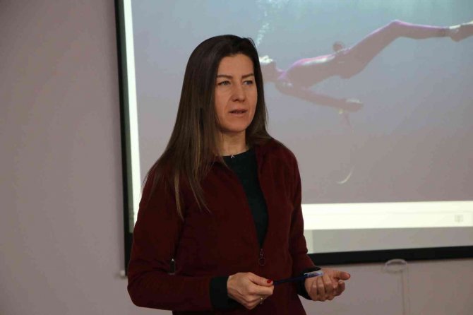 Dünya Dalış Rekortmeni Birgül Erken, Elazığ’da Yetenek Avına Çıktı