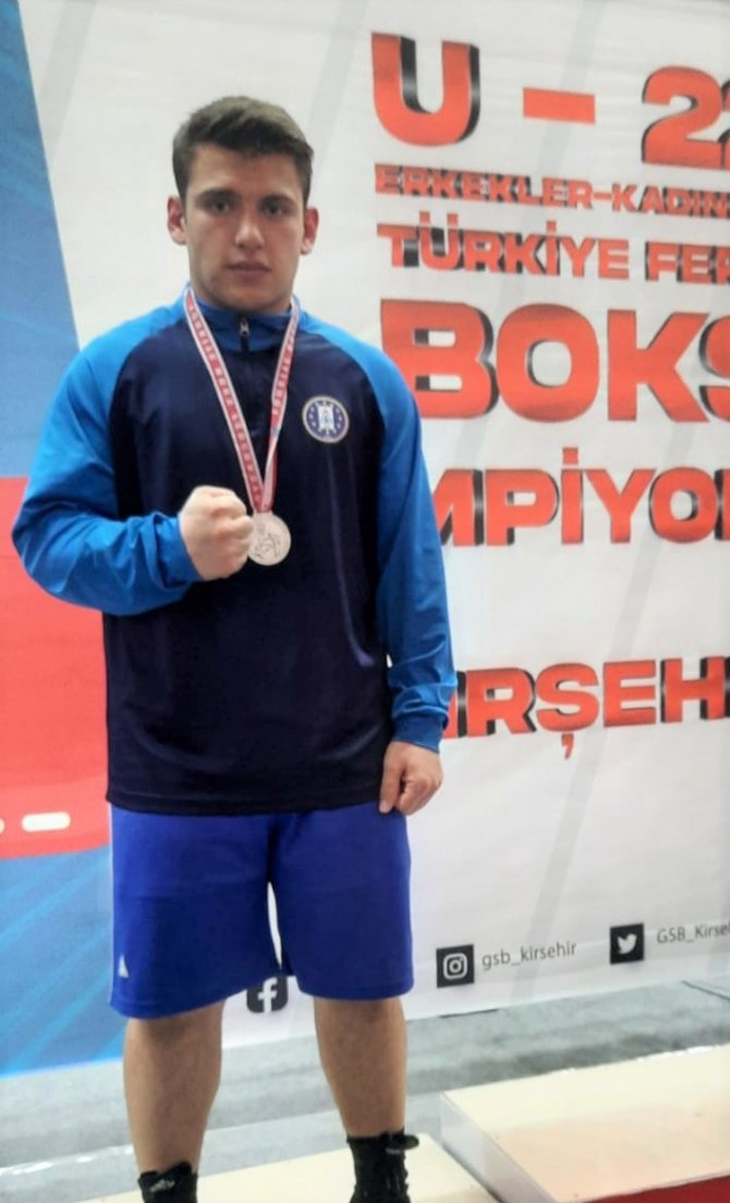 Boksta Sacit Topuz Türkiye İkincisi Oldu