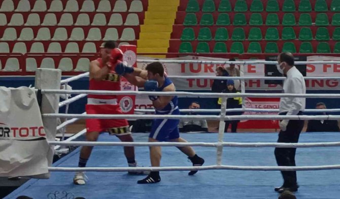 Boksta Sacit Topuz Türkiye İkincisi Oldu