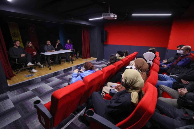 Ünlü Oyuncular Buca’da Sinemaseverlerle Buluştu