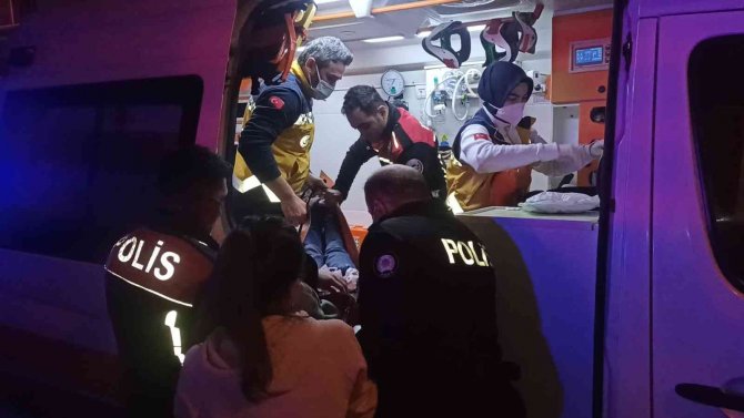 Bursa’da Gençlerin Kız Kavgasında Bıçaklar Konuştu: 4 Yaralı