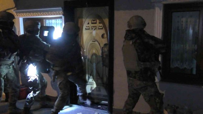 Bursa’da Şafak Vakti Uyuşturucu Operasyonu: 35 Gözaltı