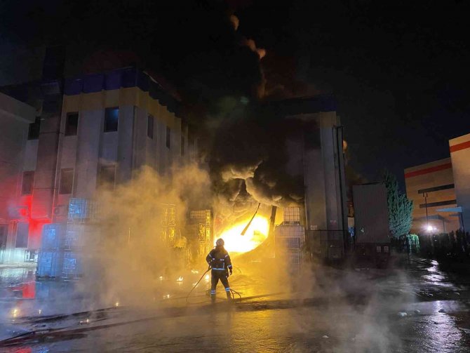 Bursa’da Korkutan Yangın 5 Saat Sonra Kontrol Altına Alındı