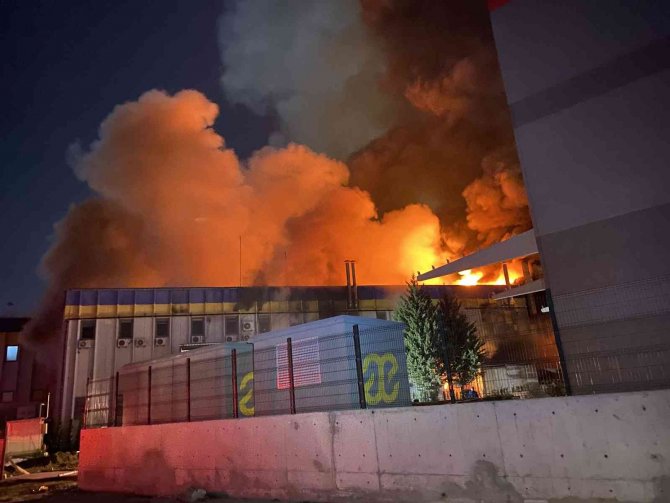 Bursa’da Korkutan Yangın 5 Saat Sonra Kontrol Altına Alındı