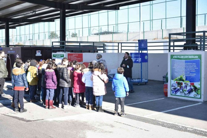 Minik Öğrenciler Atık Getirme Merkezi Ziyaret Etti