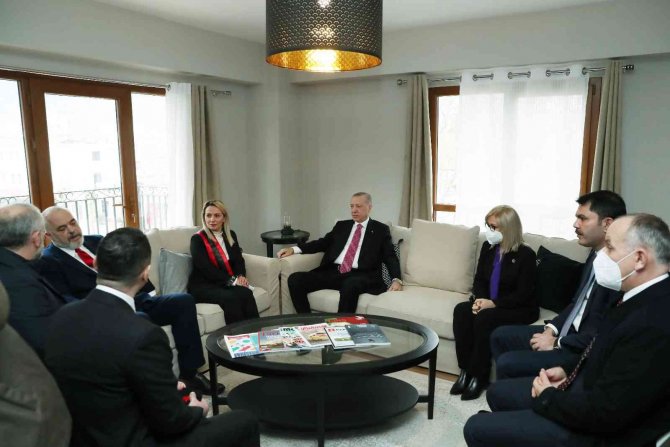 Cumhurbaşkanı Erdoğan, Arnavutluk’taki Deprem Konutlarındaki Örnek Daireyi İnceledi