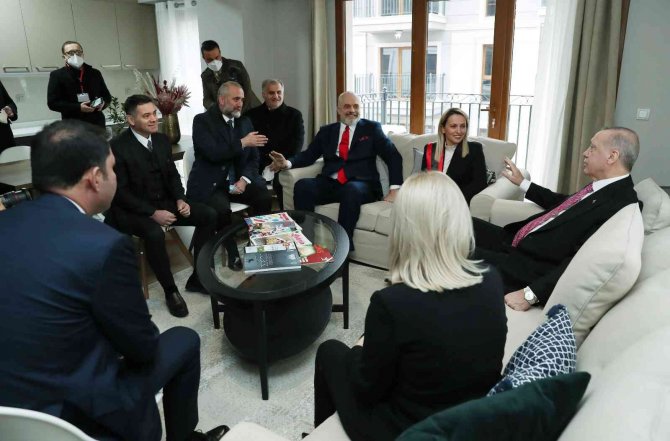 Cumhurbaşkanı Erdoğan, Arnavutluk’taki Deprem Konutlarındaki Örnek Daireyi İnceledi