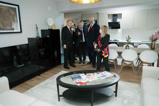Cumhurbaşkanı Erdoğan, Arnavutluk’taki Deprem Konutlarındaki Örnek Daireyi İnceledi