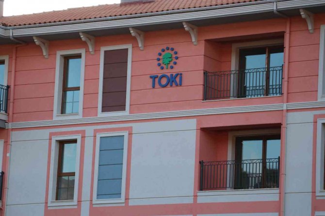 Cumhurbaşkanı Erdoğan, Arnavutluk’ta Yapılan Deprem Konutlarını Sahiplerine Teslim Etti