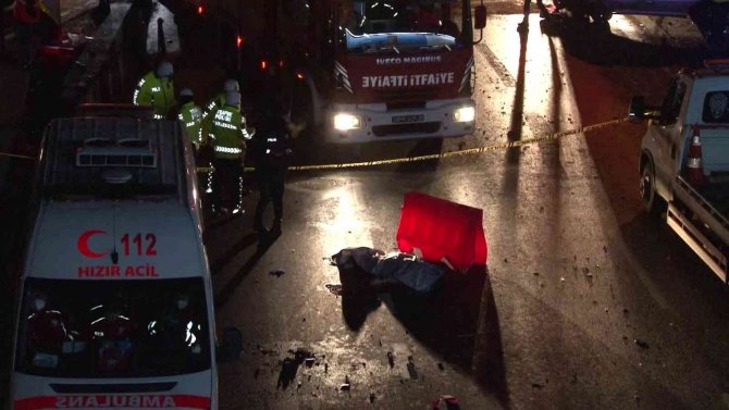 D-100’de Çekici Bekleyen Sürücüye Otomobil Çarptı, Sürücü Hayatını Kaybetti