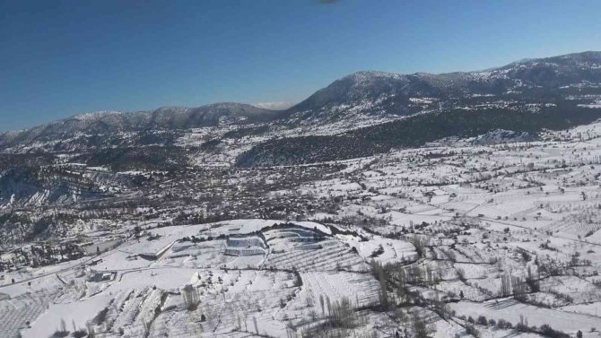 Denizli Dağları Beyaz Gelinliğini Giydi