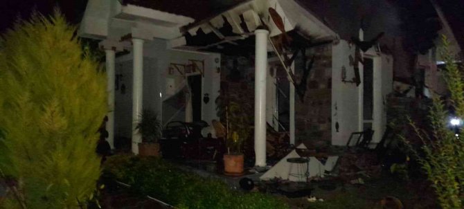 Didim’deki Yangında Bir Ev Kullanılmaz Hale Geldi