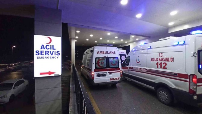 Alkol Aldıkları Sırada Bıçaklandılar