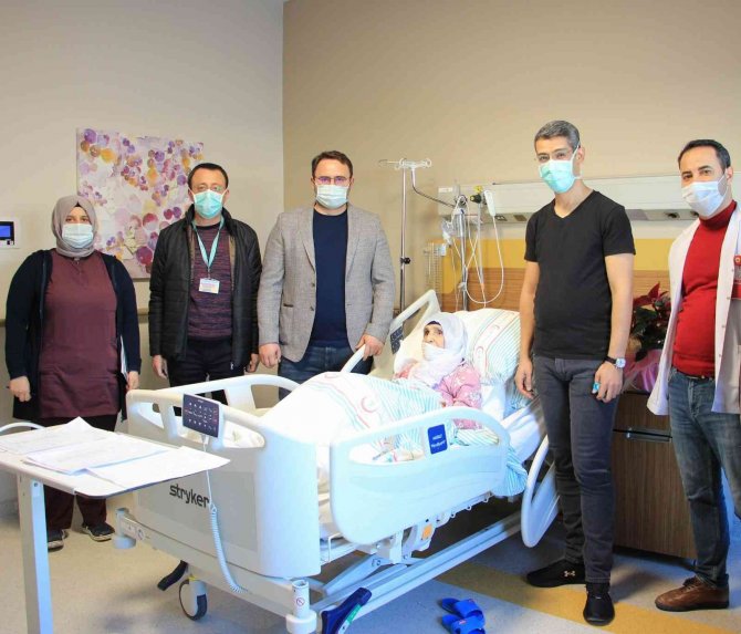 Guatr Hastası İki Kız Kardeş, Fethi Sekin Şehir Hastanesindeki Operasyonla Sağlıklarına Kavuştu