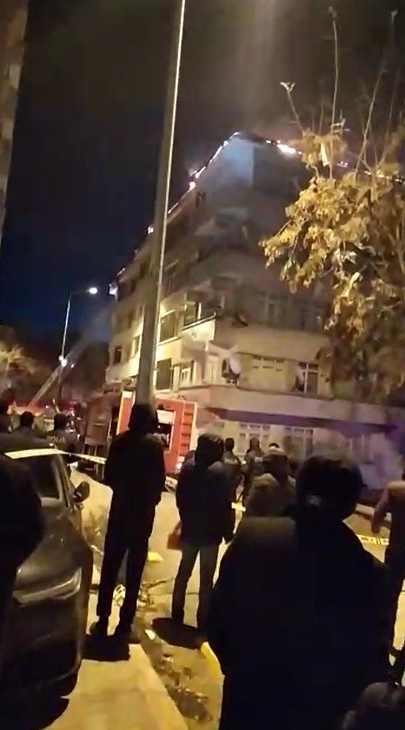 Elazığ’da Korkutan Yangın: Alevler Geceyi Gündüze Çevirdi