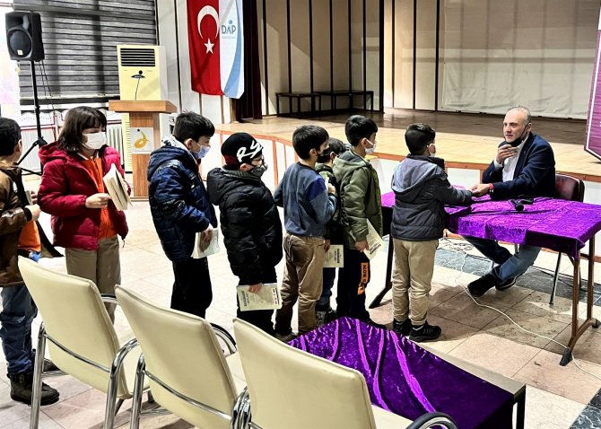 Gazeteci Yazar Çelebi, İ̇liç’te Öğrencilerle Buluştu