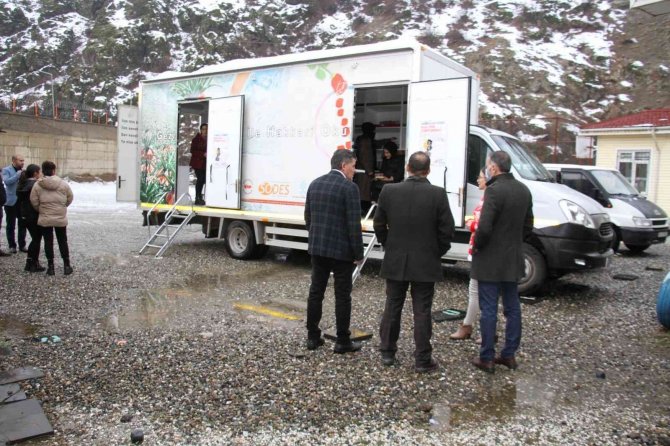 ‘Gezici Kütüphane’ Çocukları Kitapla Buluşturuyor