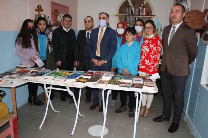 ‘Gezici Kütüphane’ Çocukları Kitapla Buluşturuyor