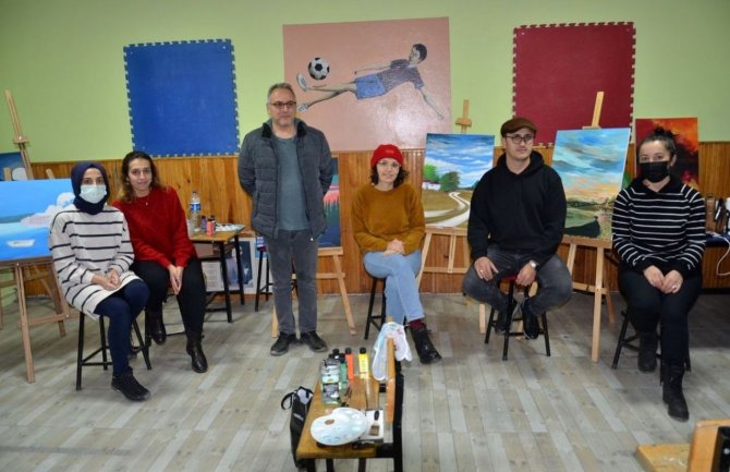 Halk Eğitim Kursları Öğretmenleri Ressam Yaptı