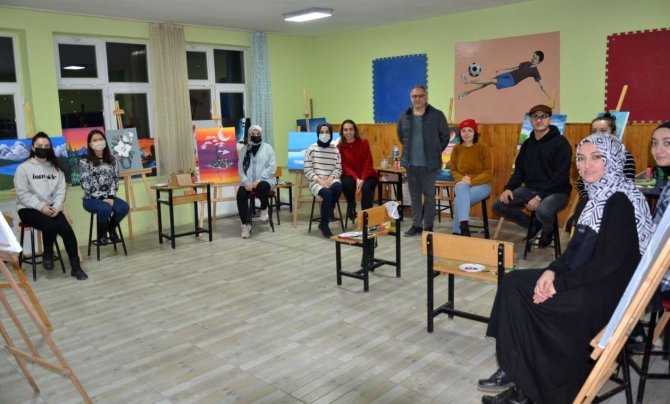 Halk Eğitim Kursları Öğretmenleri Ressam Yaptı