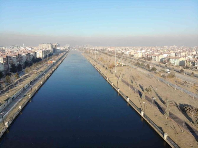 Afyonkarahisar’ın Simgesi Akarçay Buz Tuttu