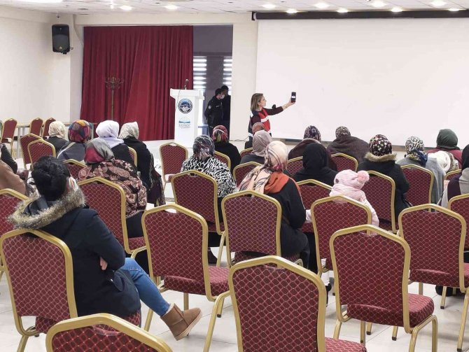 Jandarma Kadınlara Kades’i Anlattı