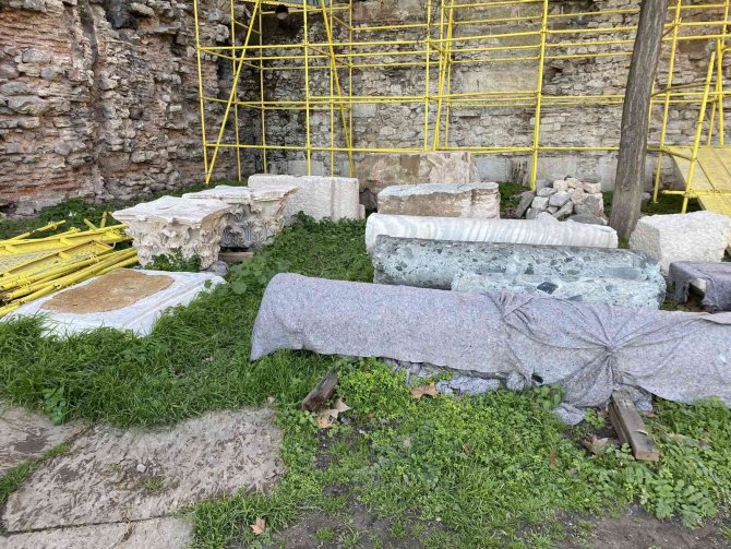 Restorasyonu Süren Bukoleon Sarayı Tarihe Işık Tutuyor