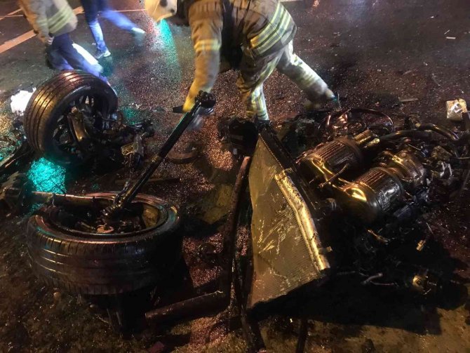 İ̇stanbul’da Feci Kaza Kamerada: Motor Tamamen Koptu, 1’i Ağır 4 Yaralı