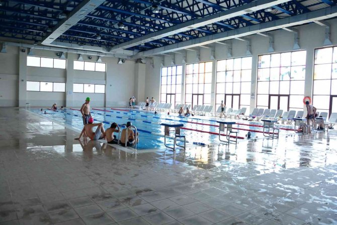 Öğretmen Başkan’dan Öğrencilere Karne Sürprizi