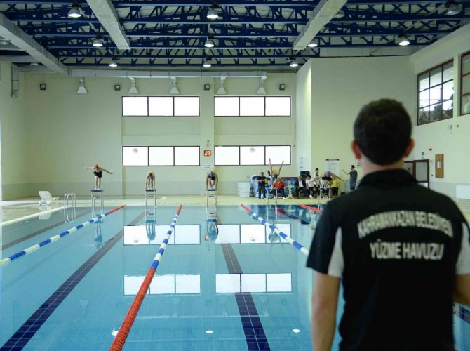 Öğretmen Başkan’dan Öğrencilere Karne Sürprizi