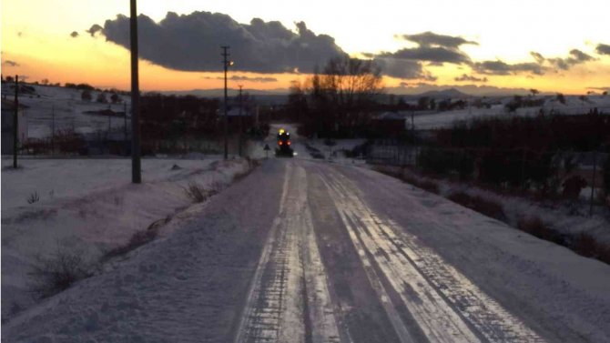 Kırıkkale’de Karın Kapattığı 21 Köy Yolu Ulaşıma Açıldı