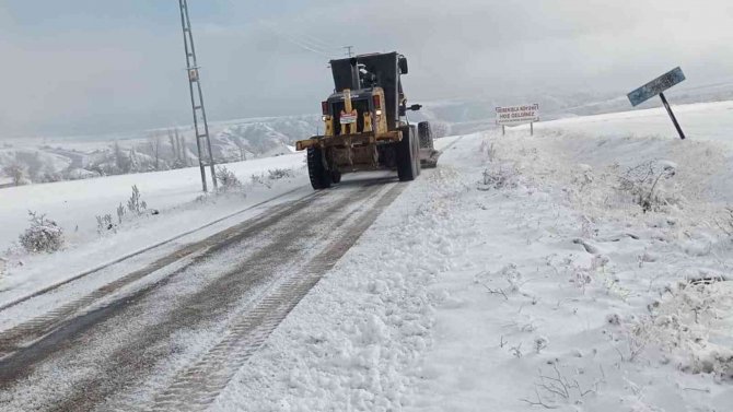 Kırıkkale’de Karın Kapattığı 21 Köy Yolu Ulaşıma Açıldı