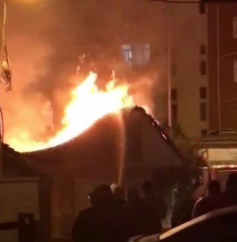 Evin Çatısı Alev Alev Yandı