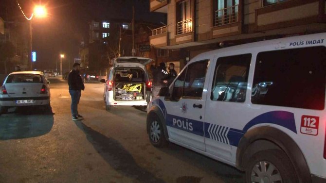 Küçükçekmece’de Kahvehaneye Silahlı Saldırı: 2 Yaralı