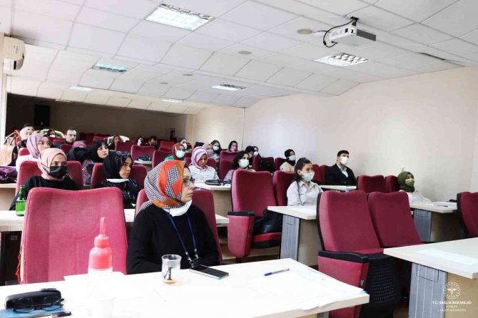 Kütahya’da ’Gebe Bilgilendirme Sınıfları Ve Okulları’ndaki Personele Eğitim