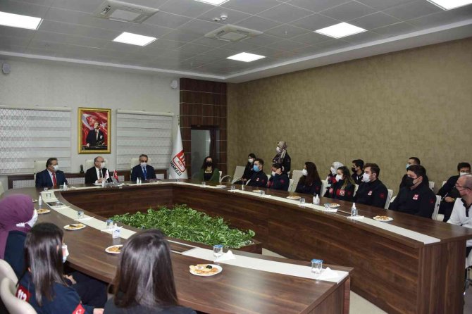 Manisa 112 Acil Çağrı Merkezi ’Psikolojik İ̇lk Yardım Projesi’ Sertifikaları Verildi