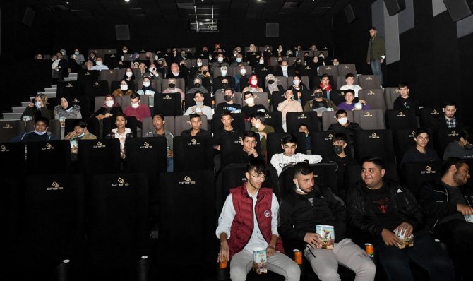 Vali Su, ‘Kesişme, İ̇yi Ki Varsın Eren’ Filmini İ̇zledi