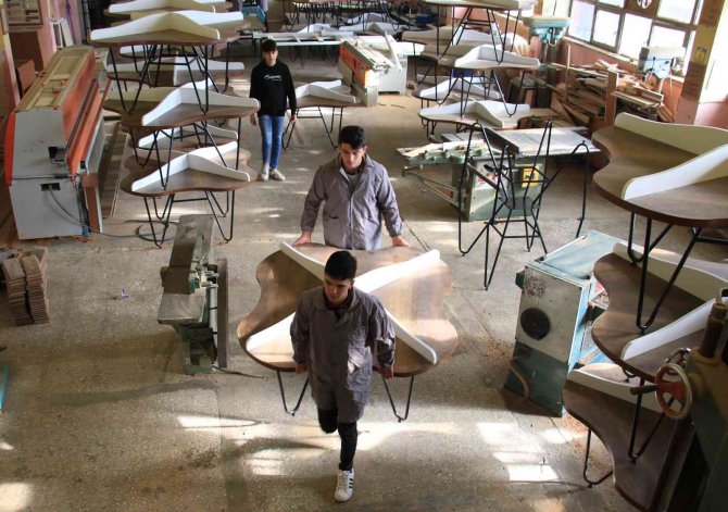 Fabrika Gibi Okul, 1 Milyon 100 Bin Tl Ciro Yaptı