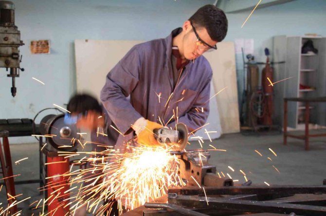 Fabrika Gibi Okul, 1 Milyon 100 Bin Tl Ciro Yaptı