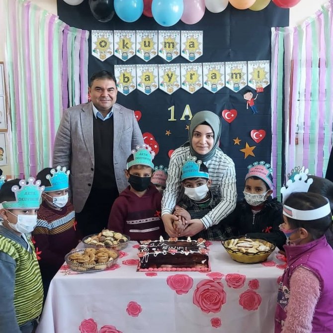 Minik Öğrencilerin Okuma Bayramı Sevinci