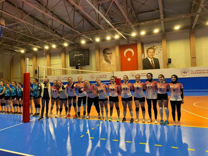 Genç Kızlar Voleybol Takımı Nevşehir İ̇l Birincisi Oldu