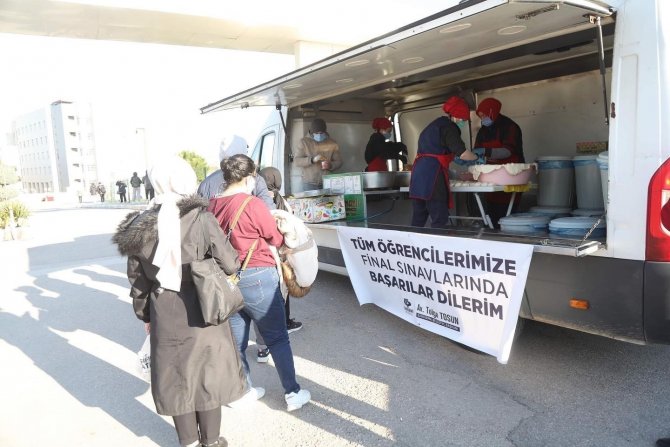 Bandırma Belediyesinden Sınava Girecek Öğrencilere Lokma İkramı