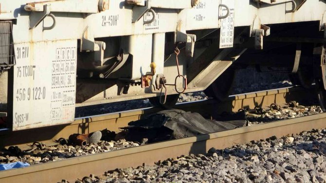 Hemzemin Geçitte Tren Çarpan Üniversite Öğrencisi Hayatını Kaybetti