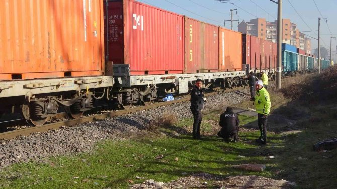 Hemzemin Geçitte Tren Çarpan Üniversite Öğrencisi Hayatını Kaybetti