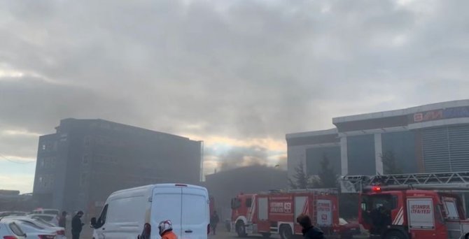 Pendik’te Demir Fabrikasında Patlamanın Ardından Yangın Çıktı
