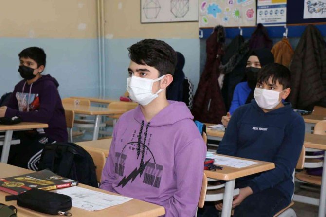 Vali Ayhan: “Potansiyelinize İnanıyoruz”