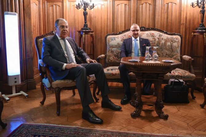 Rusya Dışişleri Bakanı Lavrov: "Kiev Yönetiminin Yükümlü Olduğu Minsk Anlaşması Var"