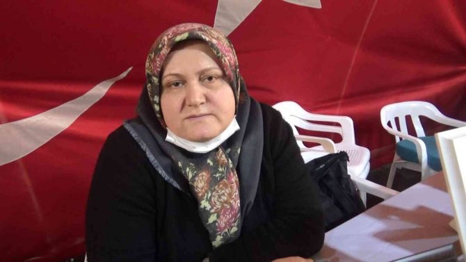 Evlat Nöbetindeki Anneden Oğluna Çağrı: “Oğlum Gel, Adın Gibi Zafer Yaşat Bize Ne Olursun”